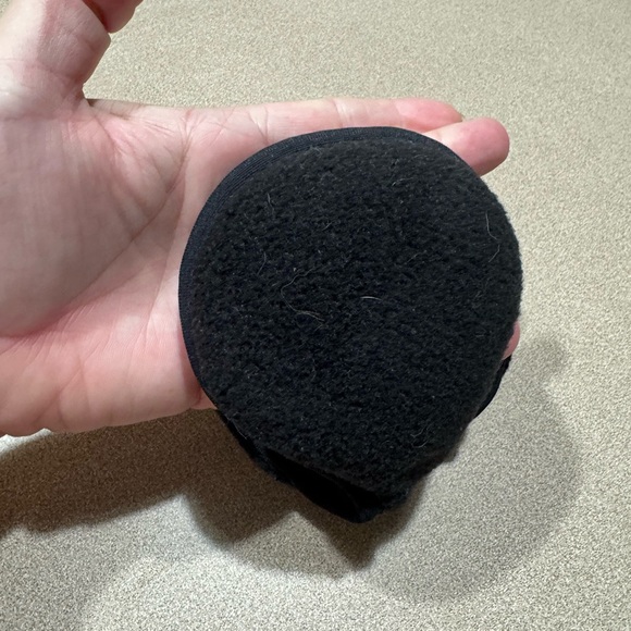 180’s Earmuffs in Black fleece - Picture 2 of 2